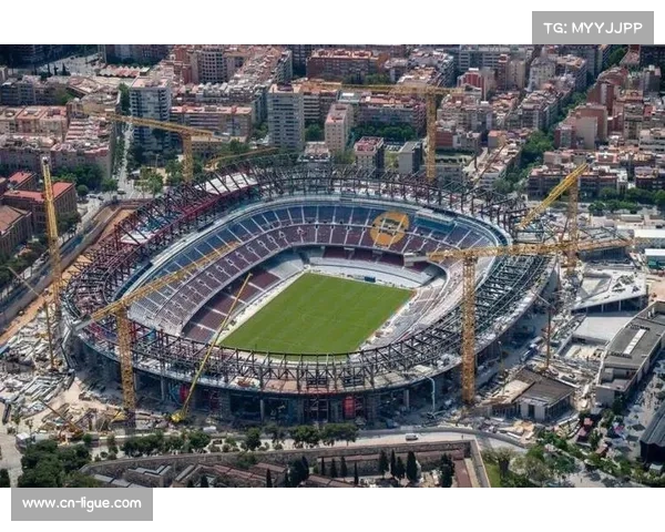 巴萨球迷组织无人机表演,庆祝诺坎普看台重启